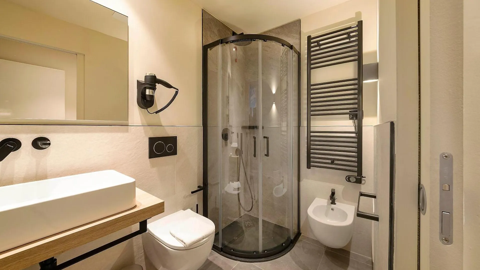 Pensionat Italianflat - Verona'S River, Free Parking For Car & Bike, Nature, Relax