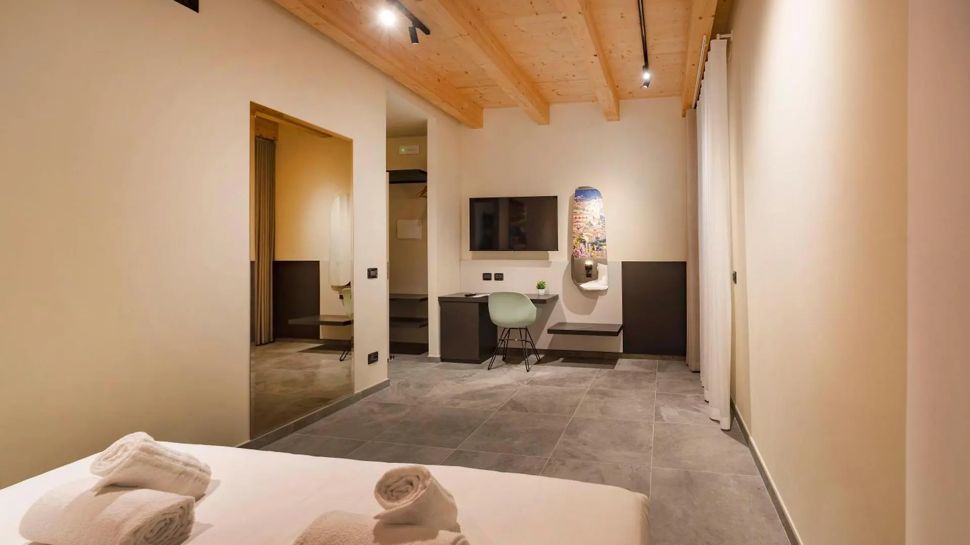 Pensionat Italianflat - Verona'S River, Free Parking For Car & Bike, Nature, Relax
