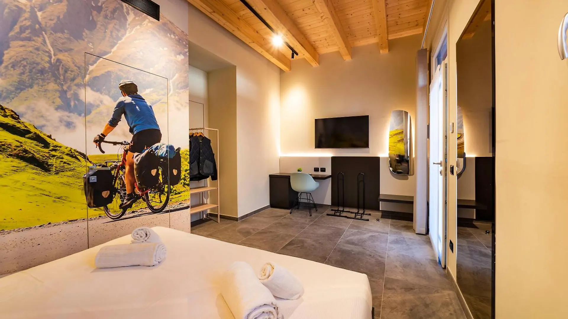 Pensionat Italianflat - Verona'S River, Free Parking For Car & Bike, Nature, Relax