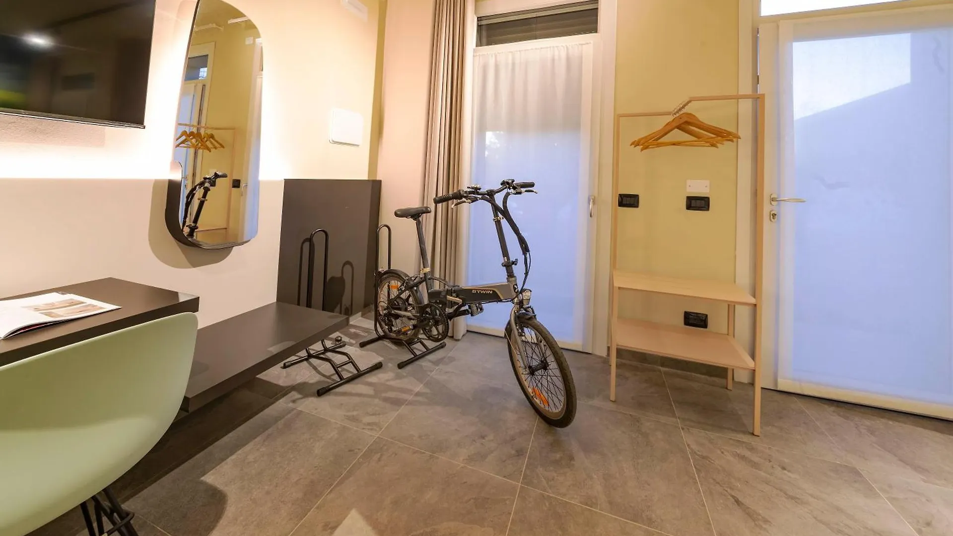 Pensionat Italianflat - Verona'S River, Free Parking For Car & Bike, Nature, Relax