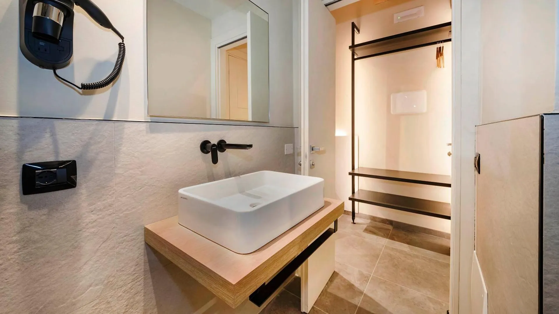 Pensionat Italianflat - Verona'S River, Free Parking For Car & Bike, Nature, Relax